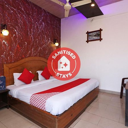 Oyo 77137 Hotle Castle Inn Mumbai  Buitenkant foto