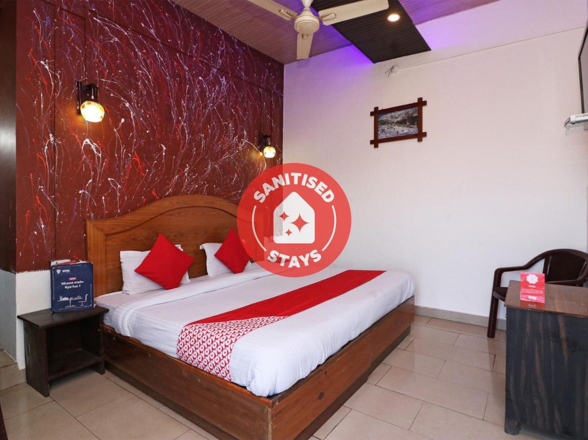Oyo 77137 Hotle Castle Inn Mumbai  Buitenkant foto