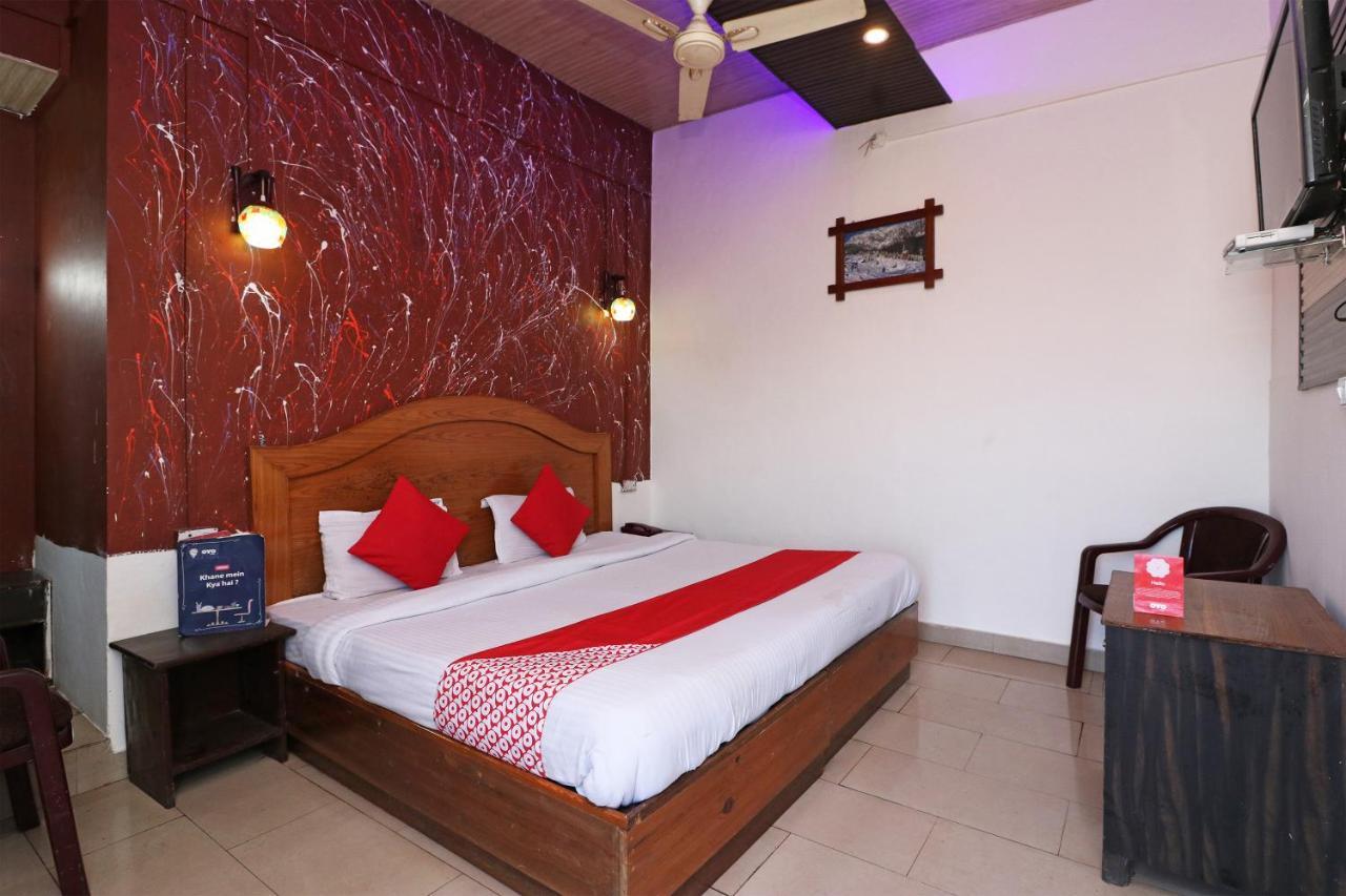 Oyo 77137 Hotle Castle Inn Mumbai  Buitenkant foto
